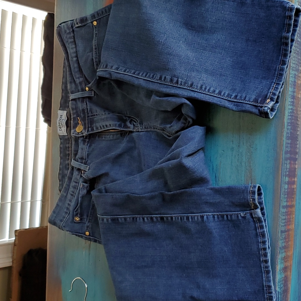 Denizen mid rise boyfriend jeans